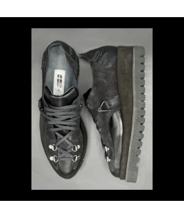 Monkey Leaf in Black